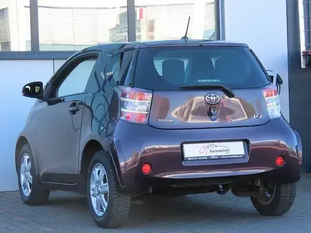 Używany Toyota iQ 68 KM (50 kW) 2009 Purpurowy Hatchback