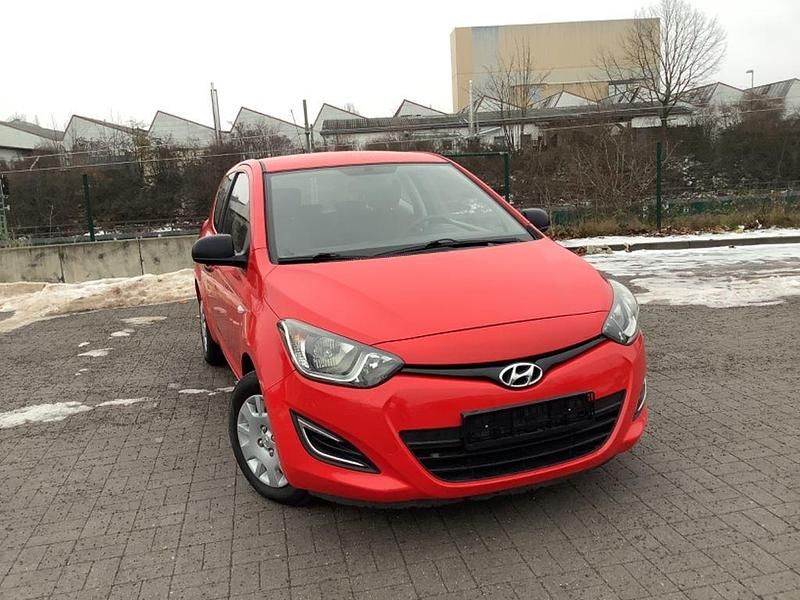 Gebraucht Hyundai i20 86 PS (63 kW) 2013 Rot Kleinwagen