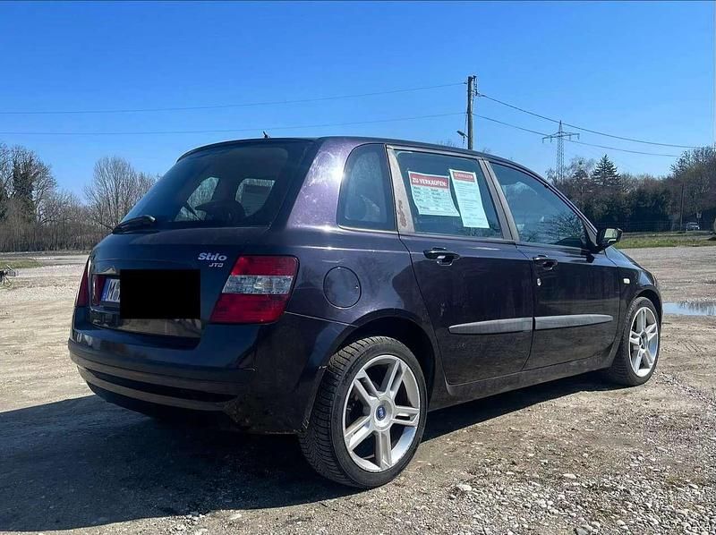 Gebraucht Fiat Stilo Dynamic 116 PS (85 kW) 2002 Violett Limousine