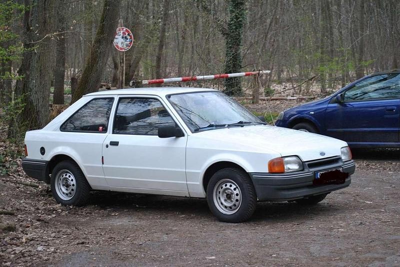 Second-hand Ford Escort 54 CP (39 kW) 1987 Berlinǎ