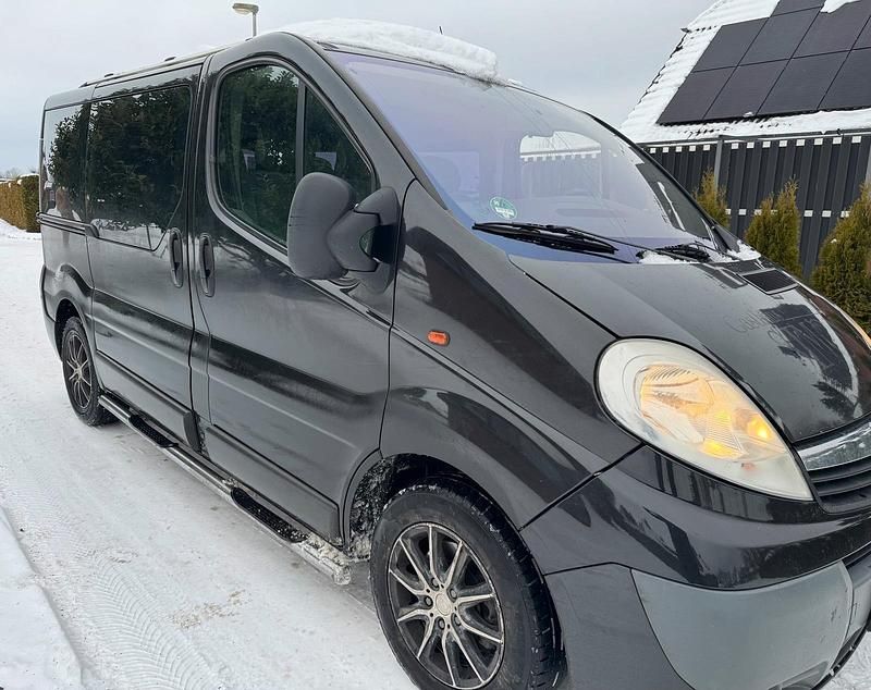 Schwarz Gebraucht 2007 Opel Vivaro Van / Kleinbus | 7.490 € (Teuer) - Bild 1/4