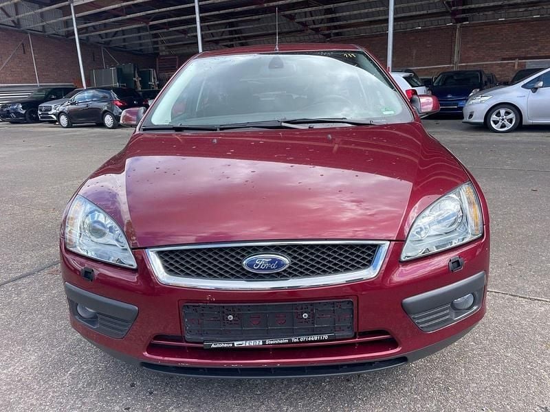Gebraucht Ford Focus Ghia 101 PS (74 kW) 2005 Rot Kombi