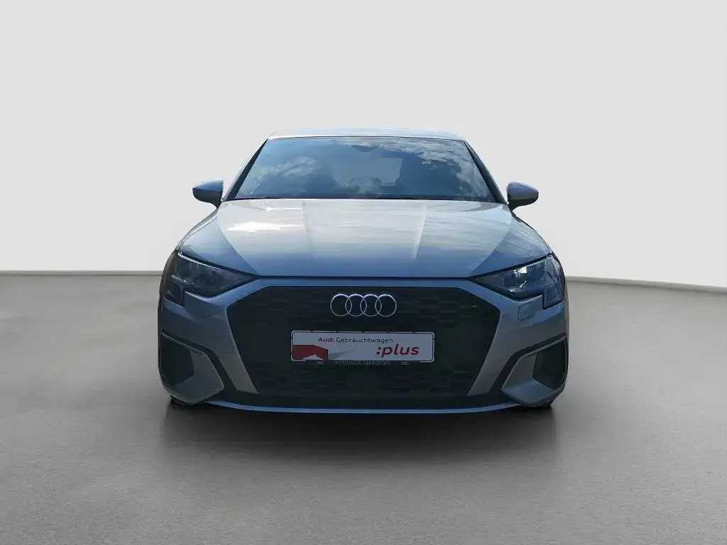 Używany Audi A3 Business 150 KM (110 kW) 2023 Srebrny Sedan/Limuzyna