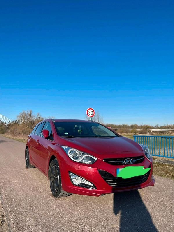 Gebraucht Hyundai i40 136 PS (100 kW) 2015 Rot Kombi