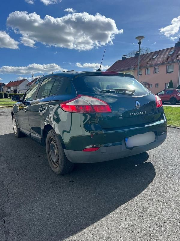 Gebraucht Renault Mégane 101 PS (74 kW) 2010 Grün Limousine