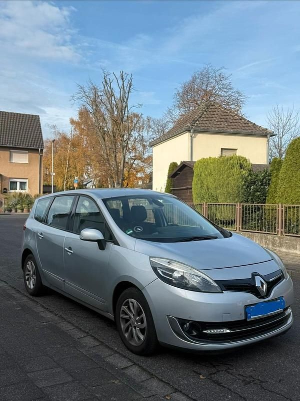 Grau Gebraucht 2013 Renault Mégane III Limousine | 5.000 € (Fairer Preis) - Bild 1/4