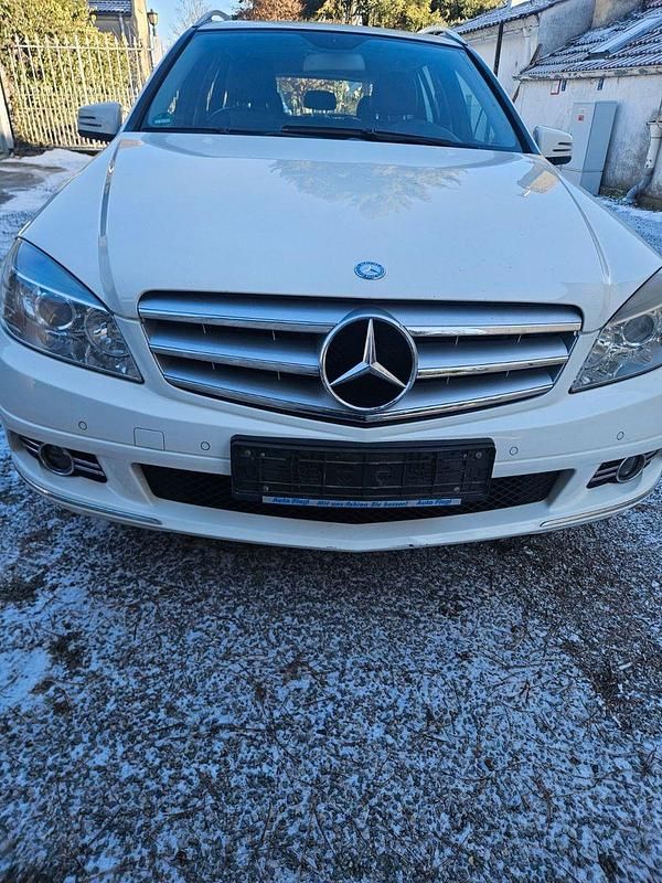 Gebraucht Mercedes C220 Avantgarde 170 PS (125 kW) 2010 Weiß Kombi