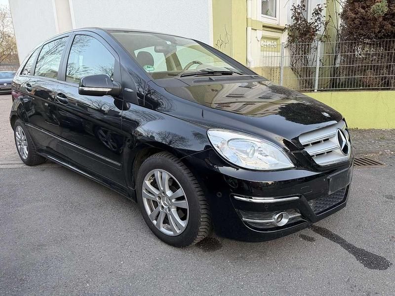 Gebraucht Mercedes B180 116 PS (85 kW) 2010 Kosmosschwarz  metalliclack Van / Kleinbus
