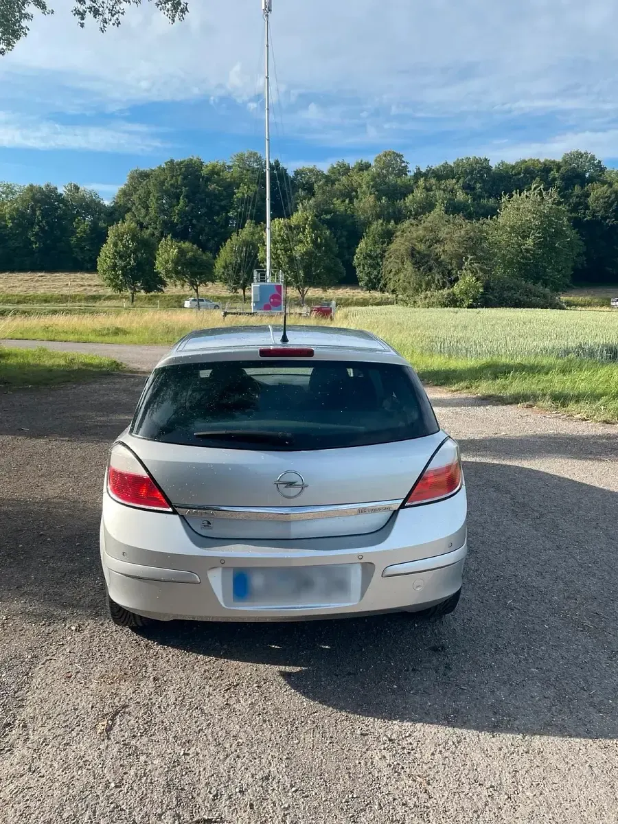 Gebraucht Opel Astra 106 PS (77 kW) 2004 Silber Limousine