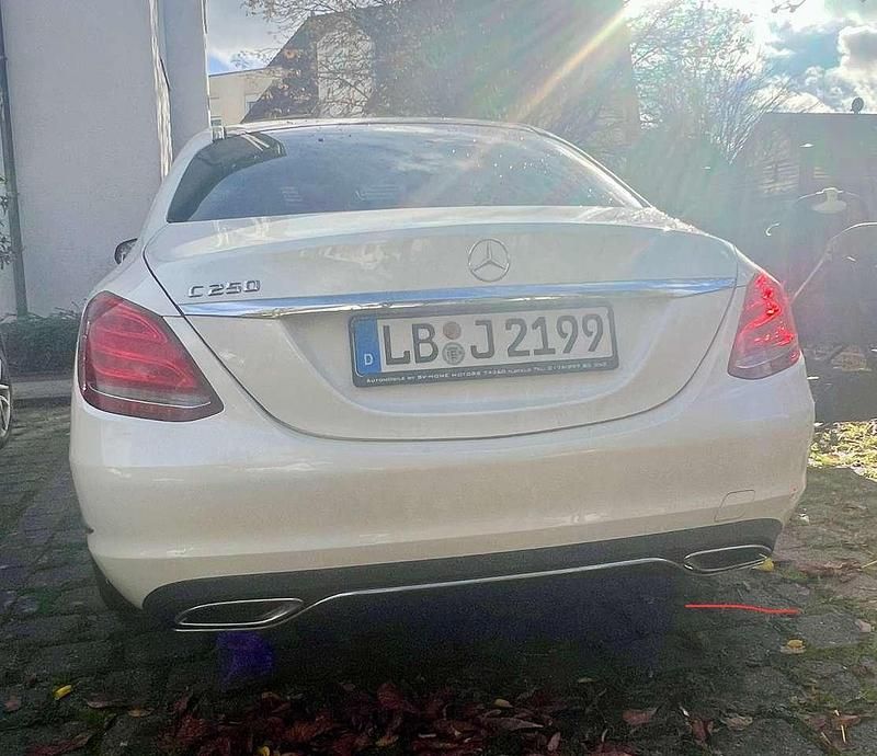 Gebraucht Mercedes C250 Edition 1 211 PS (155 kW) 2015 Weiß Limousine