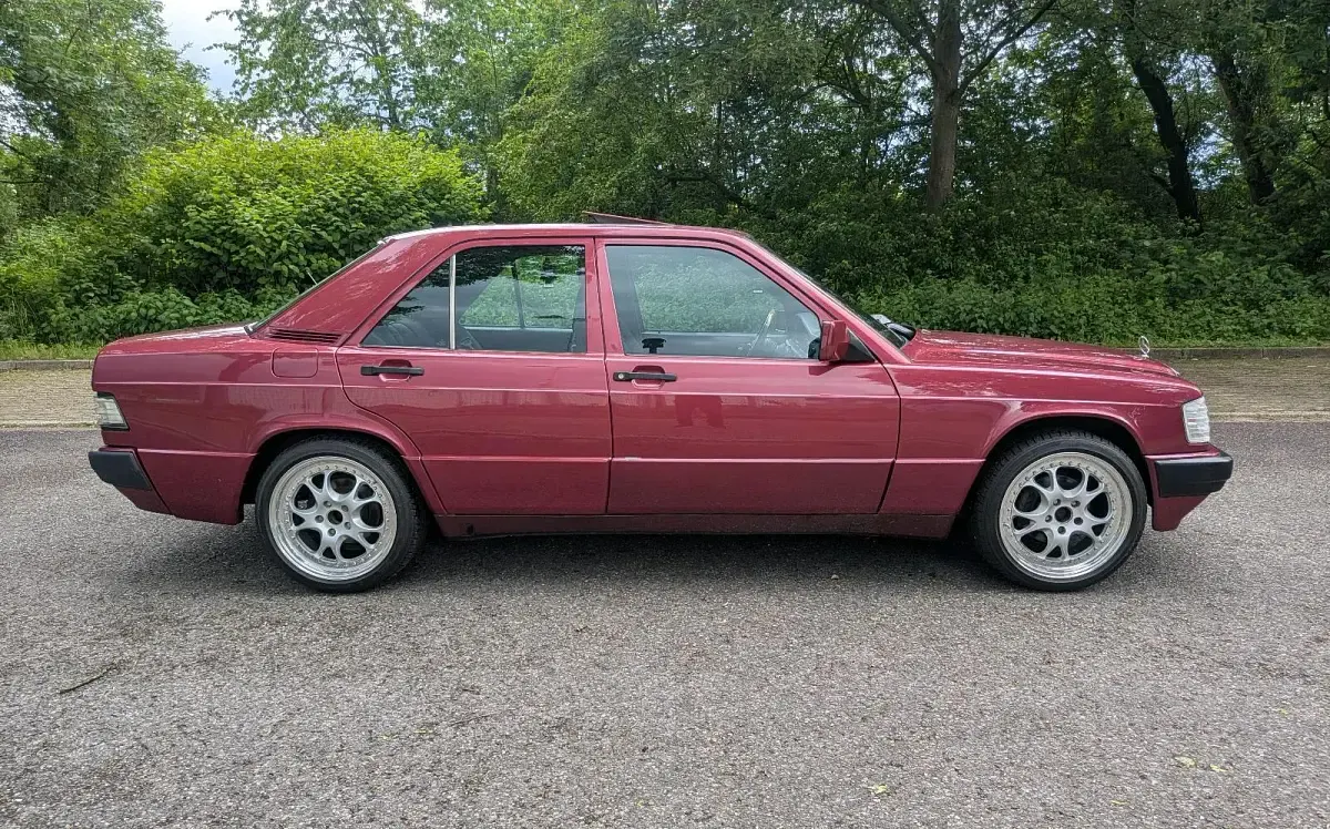 Gebraucht Mercedes 190 118 PS (86 kW) 1990 Rot Limousine