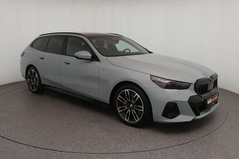Grau Gebraucht 2025 BMW 540 M Sport Limousine | 66.439 € (Guter Preis) - Bild 1/4