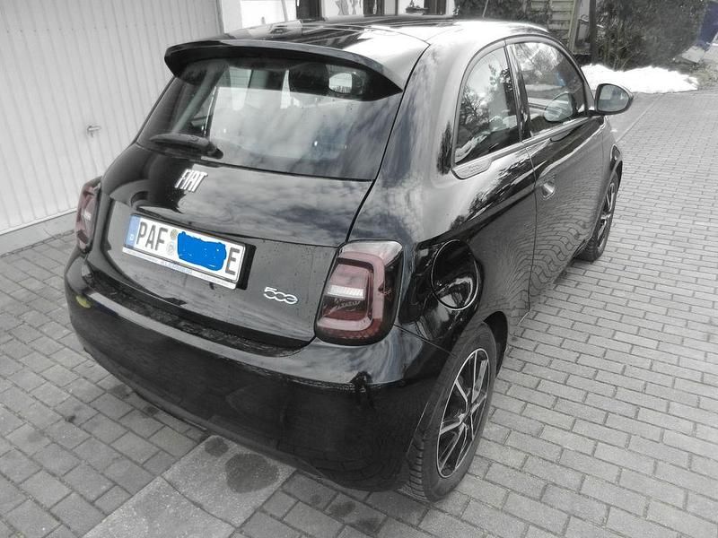 Gebraucht Fiat 500e 86 kW (118 PS) 2022 Schwarz Kleinwagen