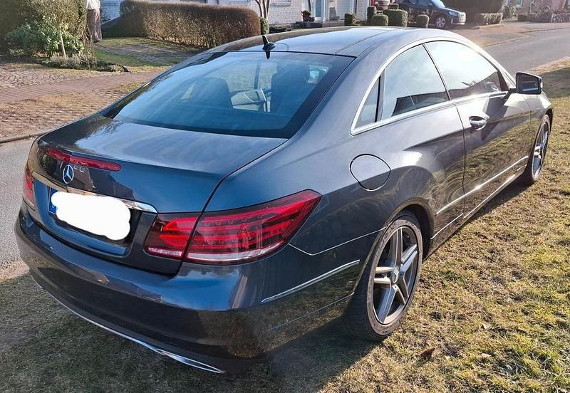 Gebraucht Mercedes E220 170 PS (125 kW) 2015 Schwarz Coupé