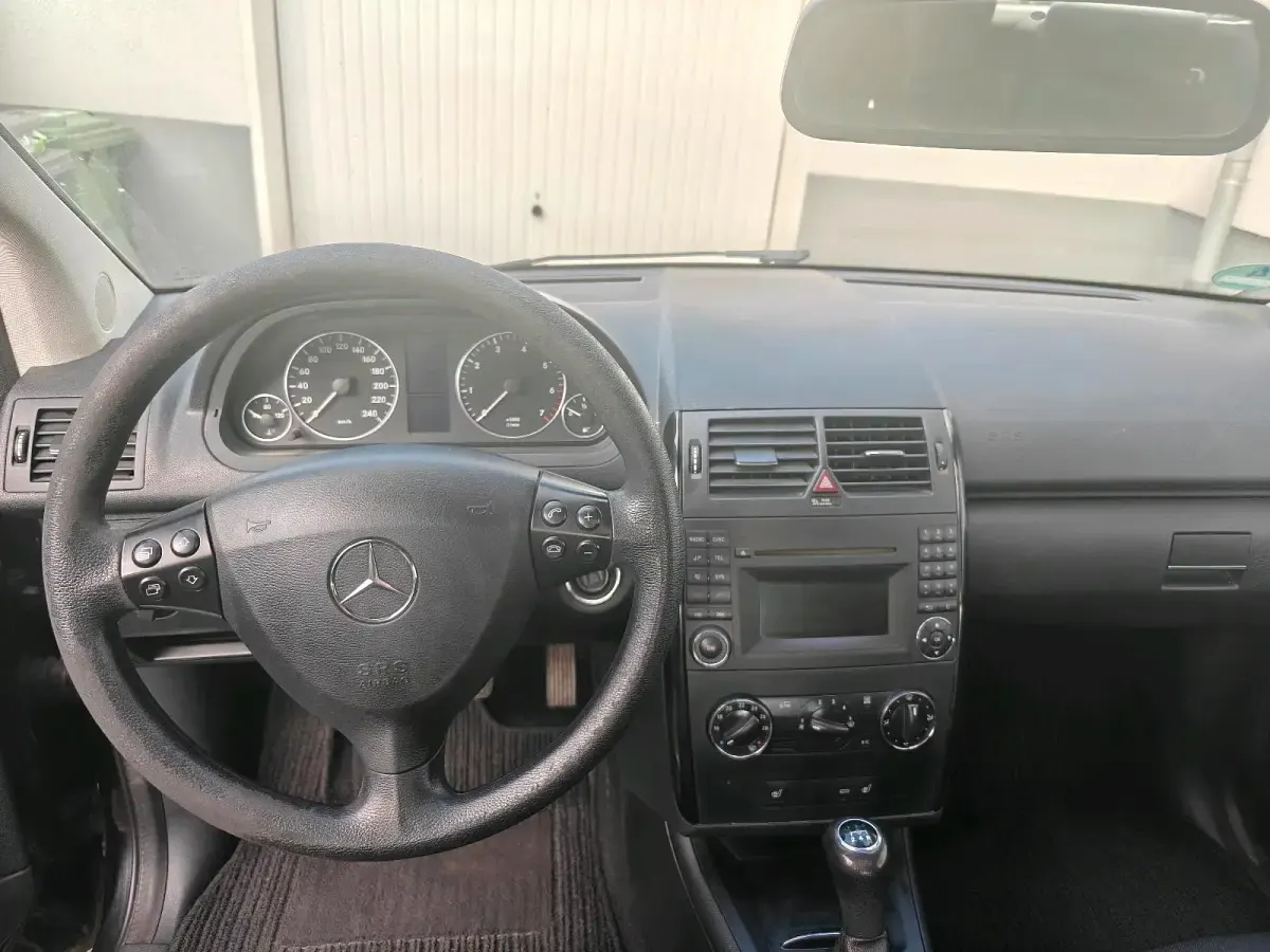 Gebraucht Mercedes A160 95 PS (69 kW) 2010 Schwarz Kleinwagen