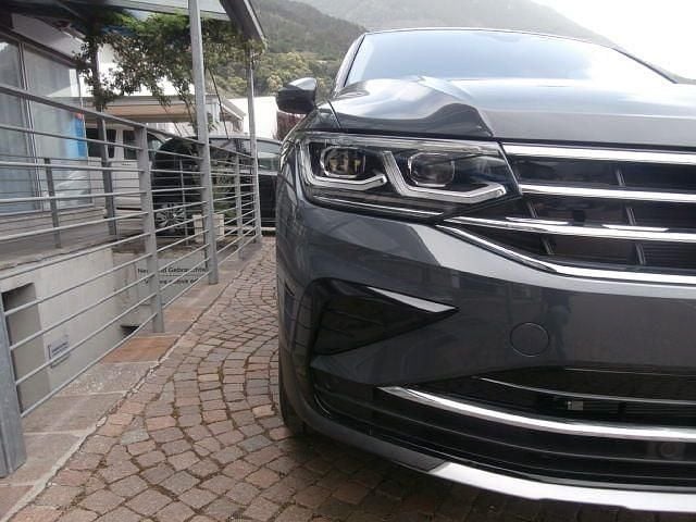 Gebraucht VW Tiguan Elegance 245 PS (180 kW) 2024 Grau SUV