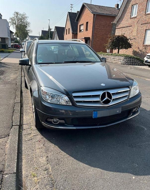 Grau Gebraucht 2010 Mercedes C220 Limousine | 5.990 € (Fairer Preis) - Bild 1/4