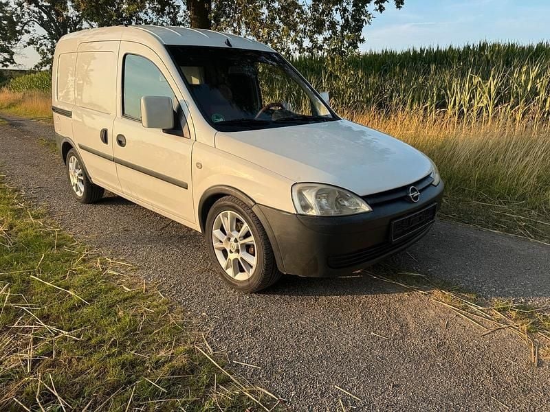 Weiß Gebraucht 2010 Opel Combo Van / Kleinbus | 2.250 € (Fairer Preis) - Bild 1/4