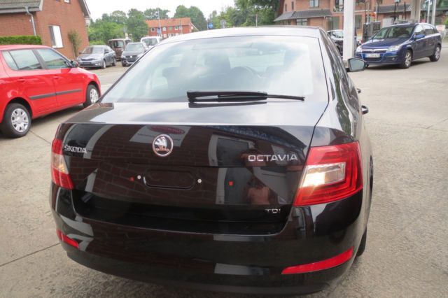 Gebraucht Skoda Octavia Ambition 105 PS (77 kW) 2013 Schwarz metallic Limousine