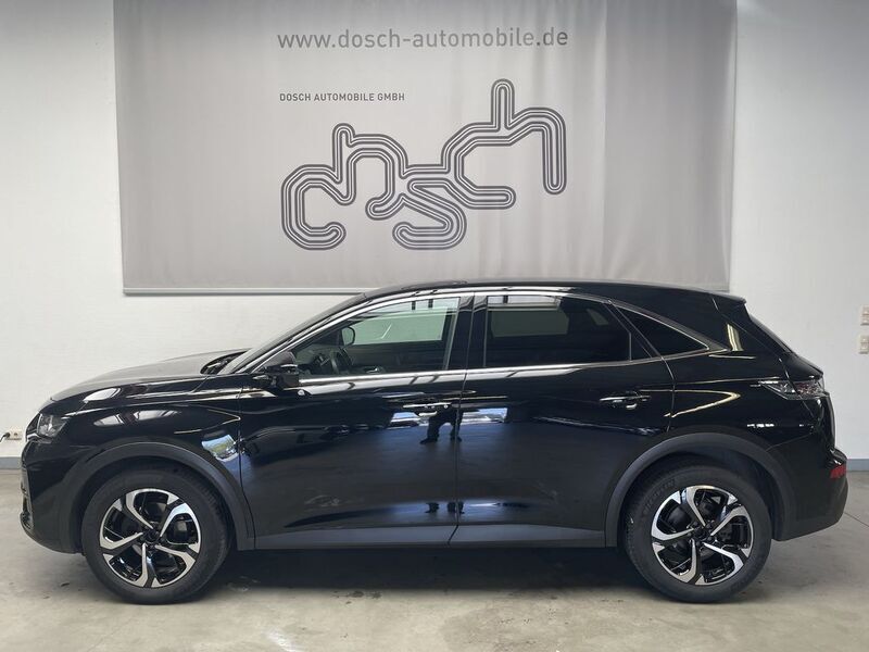 Lackierung schwarz perla nera Gebraucht 2021 DS Automobiles DS7 Crossback Be Chic SUV | 19.450 € (Guter Preis) - Bild 1/4