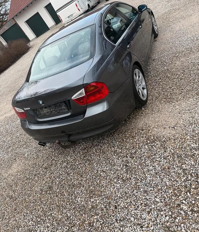 Gebraucht BMW 325 197 PS (144 kW) 2006 Grau Limousine
