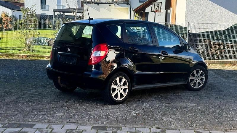Schwarz Gebraucht 2011 Mercedes A160 Limousine | 2.600 € (Guter Preis) - Bild 1/4