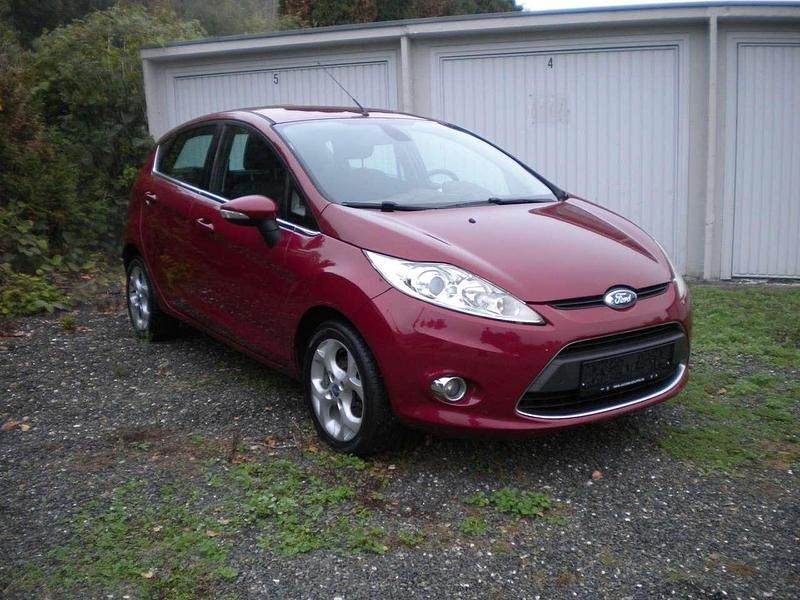 Hot magenta Gebraucht 2010 Ford Fiesta Titanium Kleinwagen | 3.800 € (Fairer Preis) - Bild 1/4