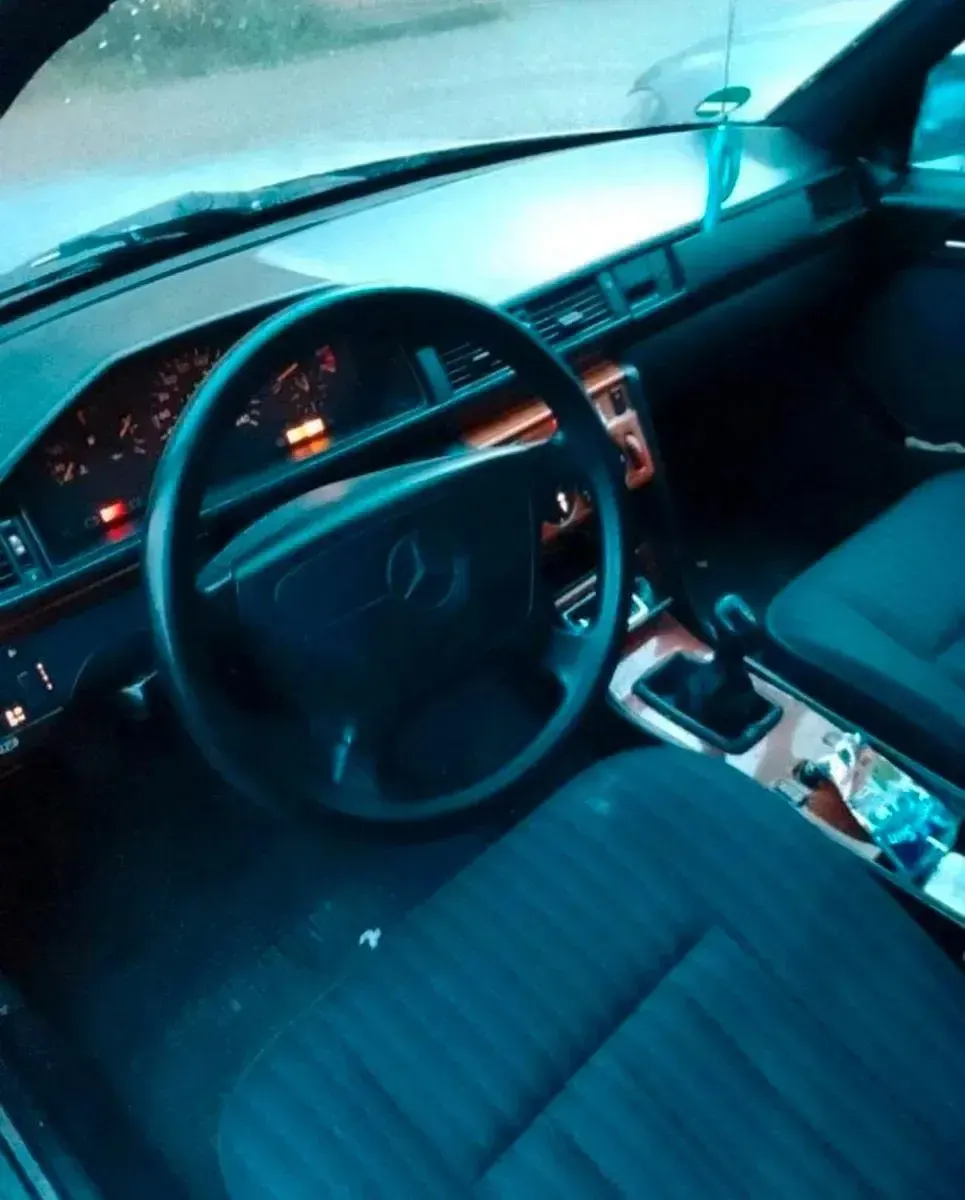 Gebraucht Mercedes E200 136 PS (100 kW) 1993 Silber Kombi