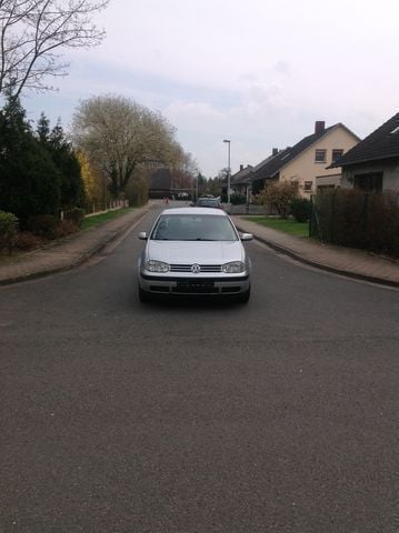 Grau metallic Gebraucht 2002 VW Golf IV Limousine | 4.700 € - Bild 1/4