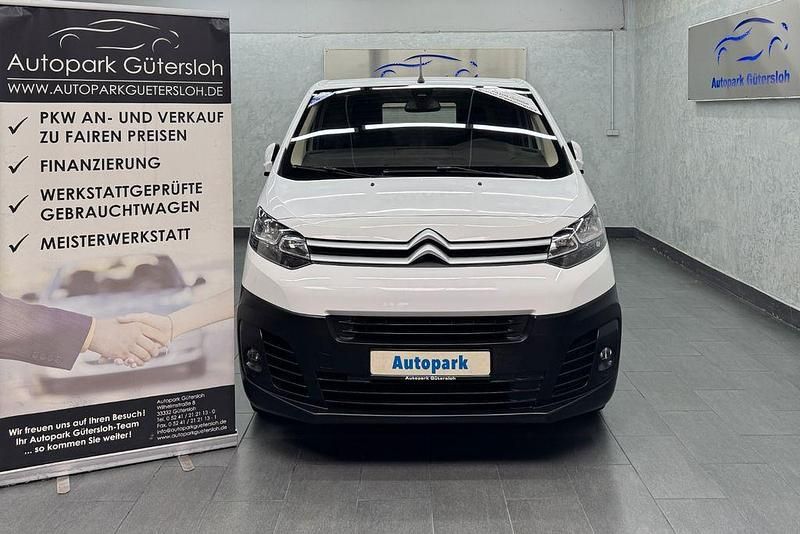 Weiß Gebraucht 2017 Citroën Jumpy Van / Kleinbus | 12.699 € - Bild 1/4