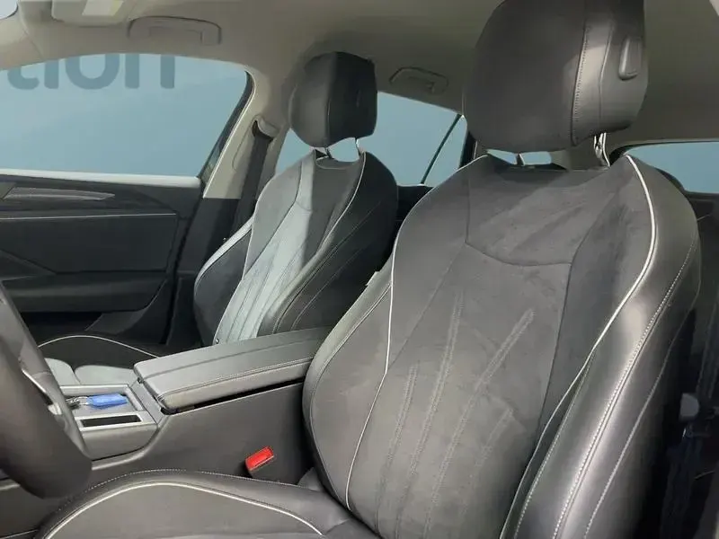 Gebraucht VW Passat 150 PS (110 kW) 2025 Schwarz Kombi