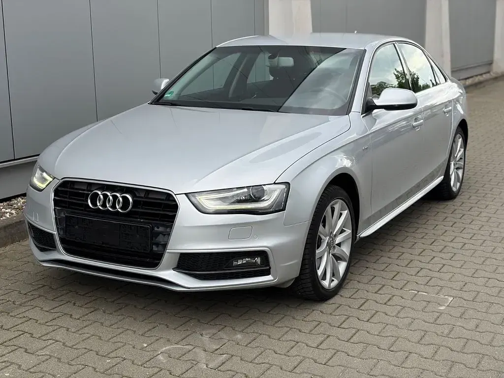 Gebraucht Audi A4 S-Line 150 PS (110 kW) 2013 Silber Limousine