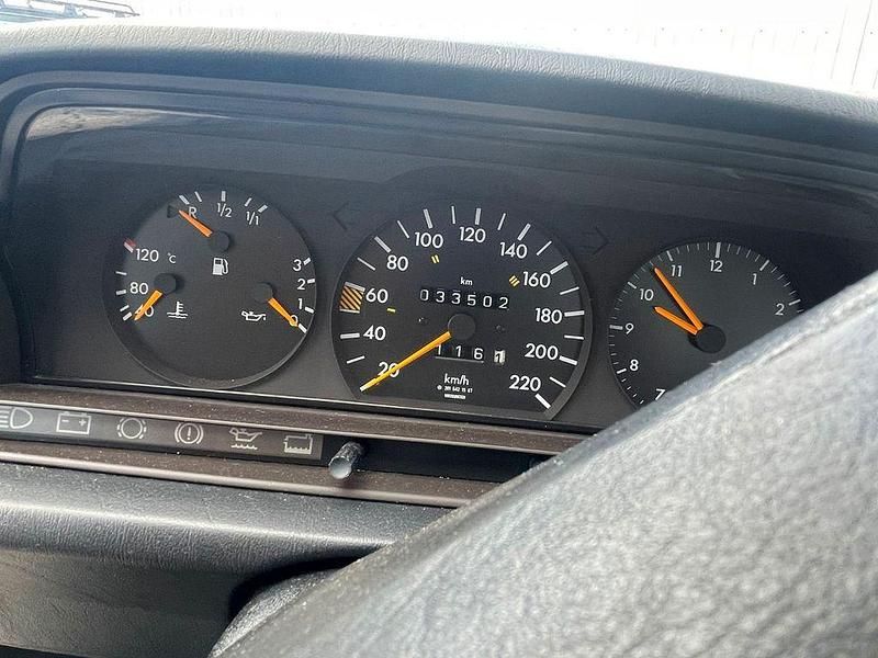 Gebraucht Mercedes 190 109 PS (80 kW) 1990 Schwarz Limousine