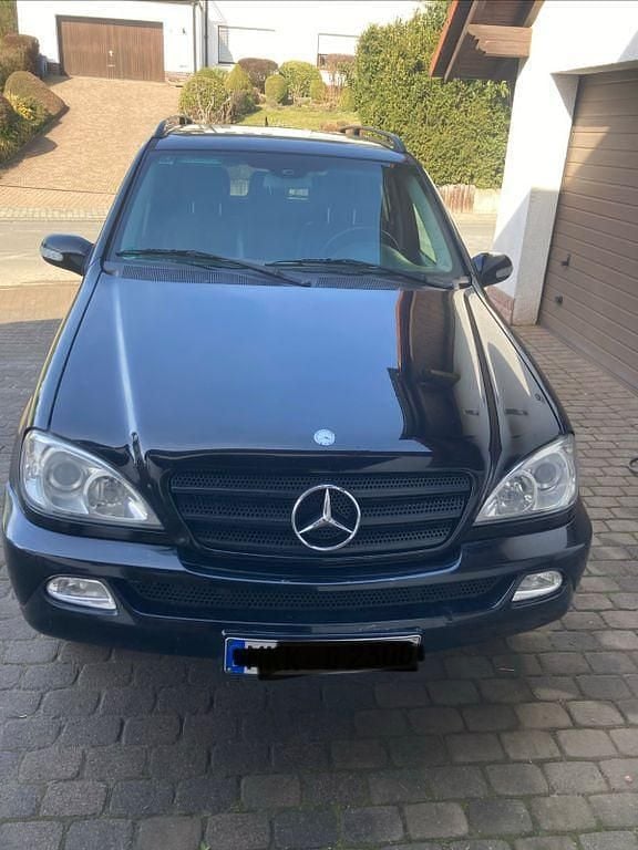 Gebraucht Mercedes ML270 163 PS (119 kW) 2003 Schwarz SUV