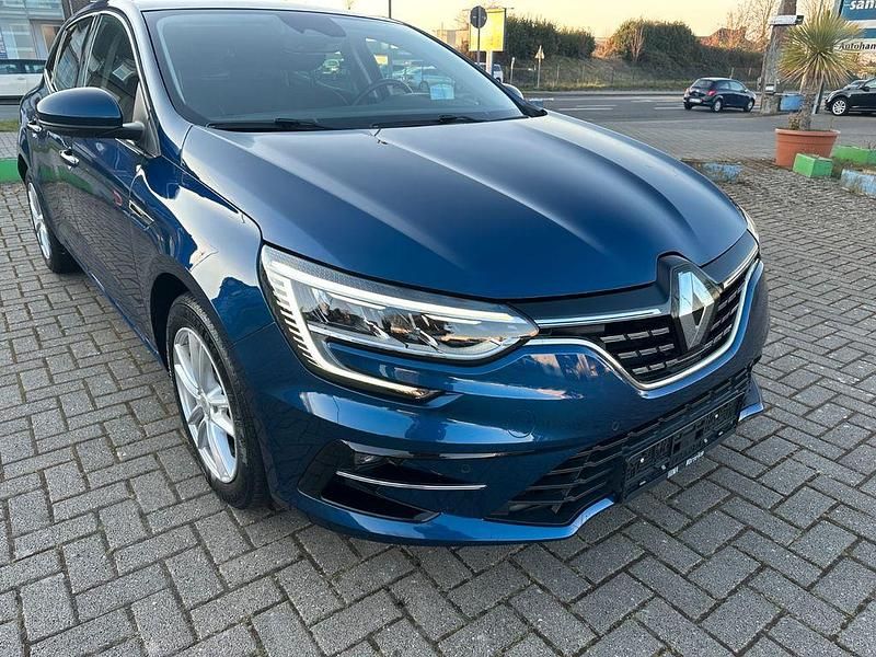 Blau cosmos Gebraucht 2021 Renault Mégane IV Intens Limousine | 15.999 € (Guter Preis) - Bild 1/4