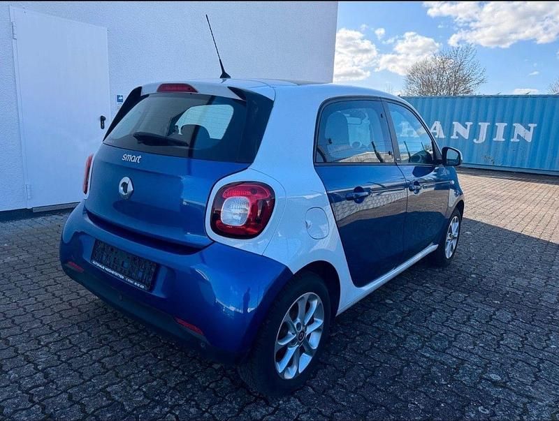 Second-hand Smart ForFour 71 CP (52 kW) 2015 Albastru Hatchback