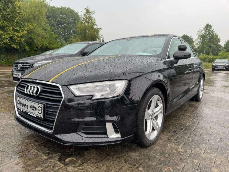 Brillantschwarz Gebraucht 2018 Audi A3 Sport Limousine | 17.850 € (Fairer Preis) - Bild 1/4