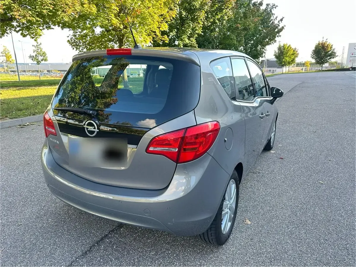 Gebraucht Opel Meriva Design Edition 101 PS (74 kW) 2011 Silber Van / Kleinbus
