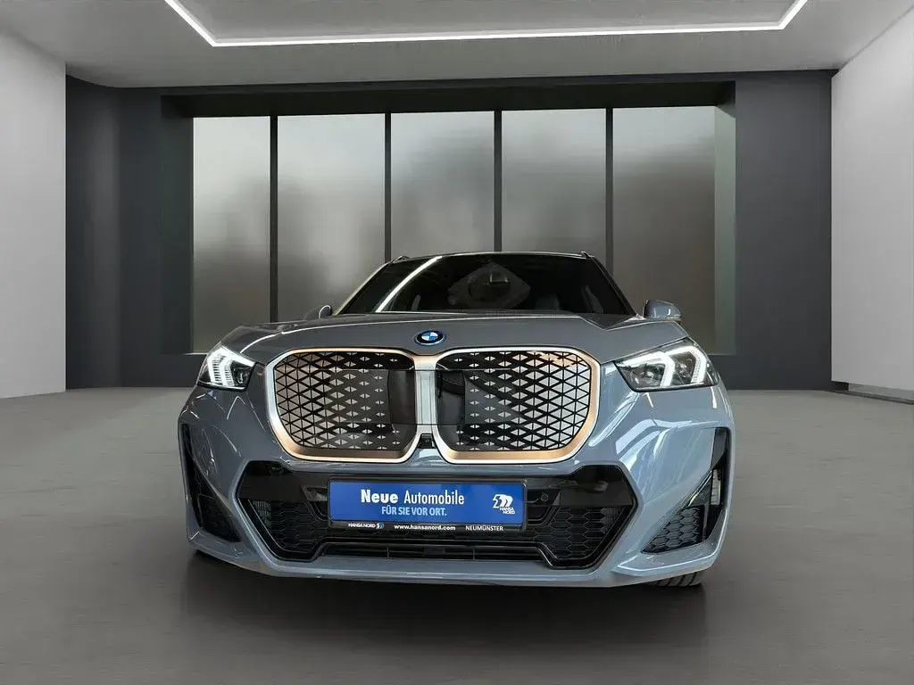 Neu BMW iX1 Performance 230 kW (313 PS) 2026 Grau SUV