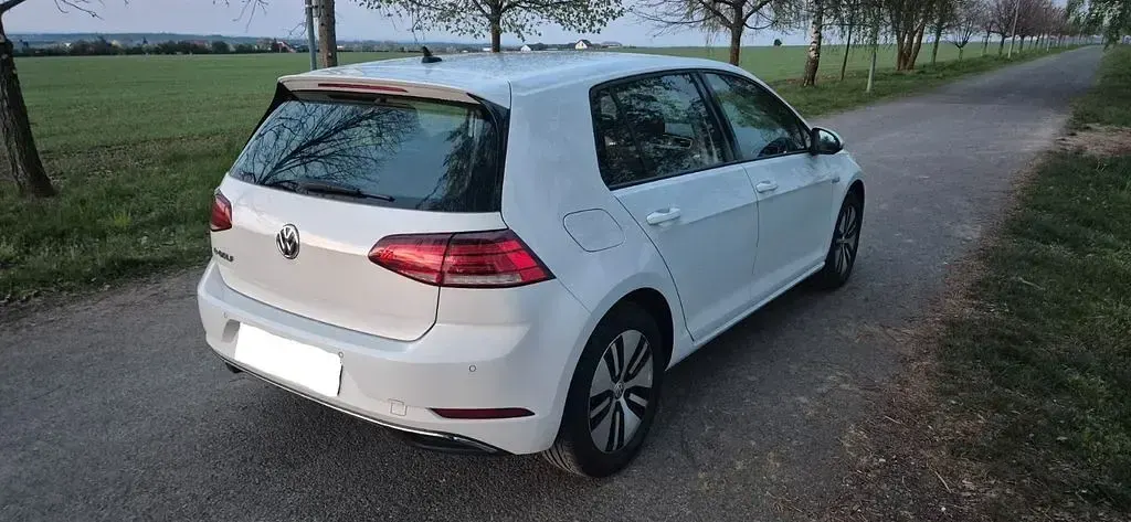 Gebraucht VW e-Golf 100 kW (136 PS) 2019 Weiß Kleinwagen