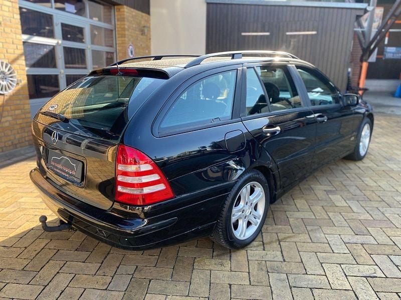 Gebraucht Mercedes C200 122 PS (89 kW) 2004 Schwarz Kombi
