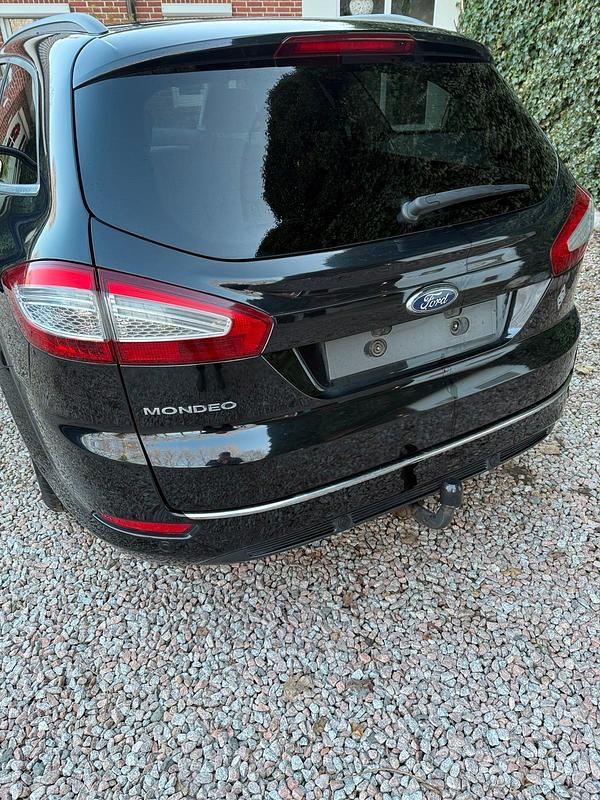 Gebraucht Ford Mondeo 140 PS (102 kW) 2013 Schwarz Kombi