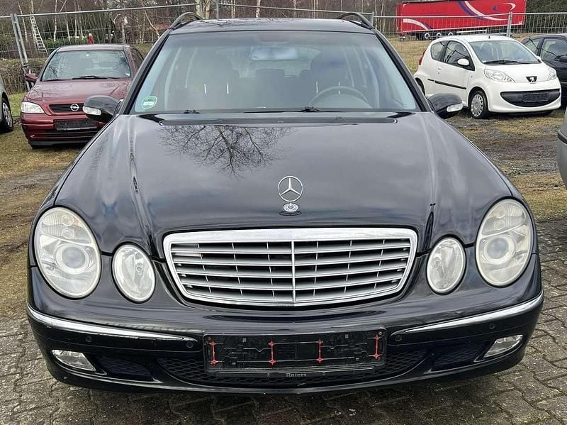 Gebraucht Mercedes E220 Avantgarde 150 PS (110 kW) 2005 Schwarz Kombi