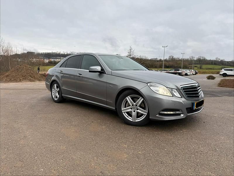 Silber Gebraucht 2012 Mercedes E350 Limousine | 11.900 € (Fairer Preis) - Bild 1/4