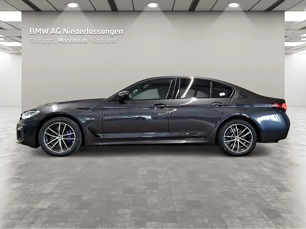 Gebraucht BMW 545e M Sport 286 PS (210 kW) 2022 Grau Limousine