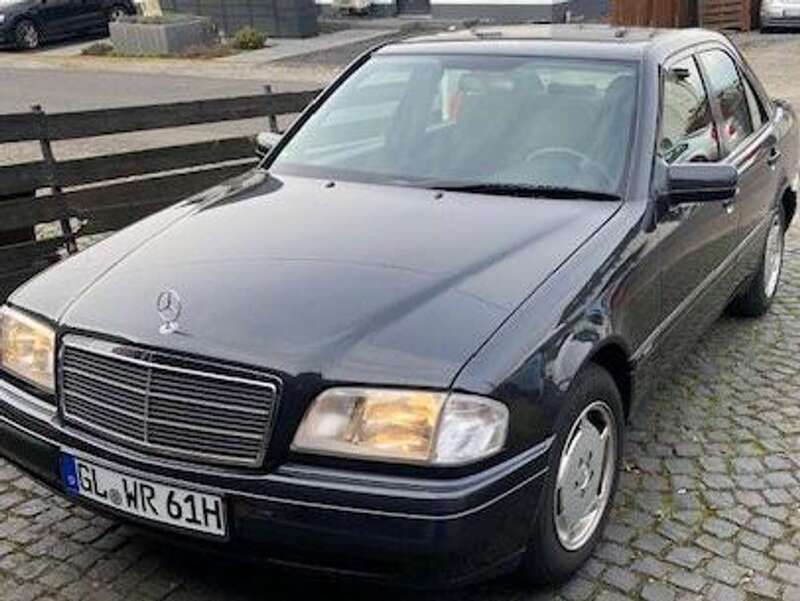 Schwarz Gebraucht 1993 Mercedes C220 Limousine | 11.800 € - Bild 1/4