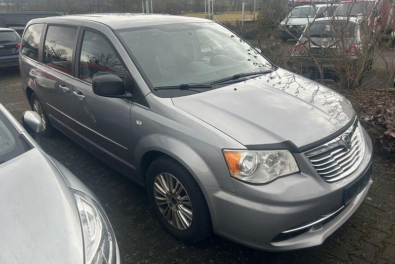 Gebraucht Lancia Voyager 177 PS (130 kW) 2014 Silber Van / Kleinbus