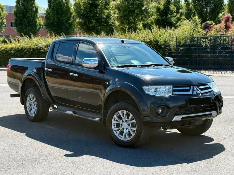 Schwarz Gebraucht 2015 Mitsubishi L200 Diamant Edition Abholung | 12.900 € (Teuer) - Bild 1/4