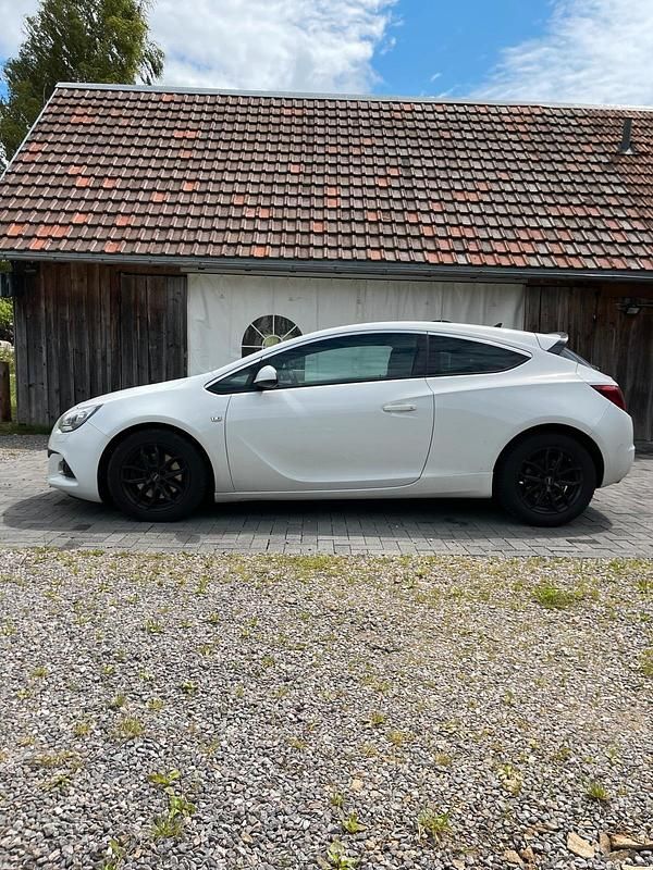 Gebraucht Opel Astra GTC 192 PS (141 kW) 2014 Weiß Limousine
