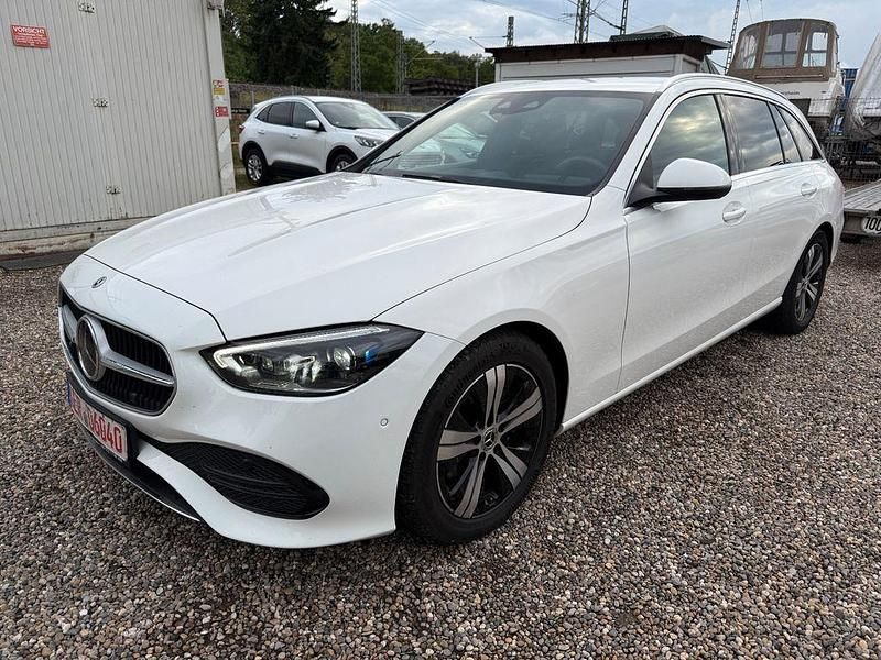 Weiß Gebraucht 2022 Mercedes C220 Avantgarde Limousine | 24.000 € (Guter Preis) - Bild 1/4
